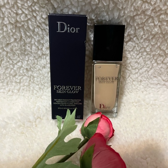 Dior Other - DIOR FOREVER SKIN GLOW FOUNDATION IN 1W WARM GLOW NWT!